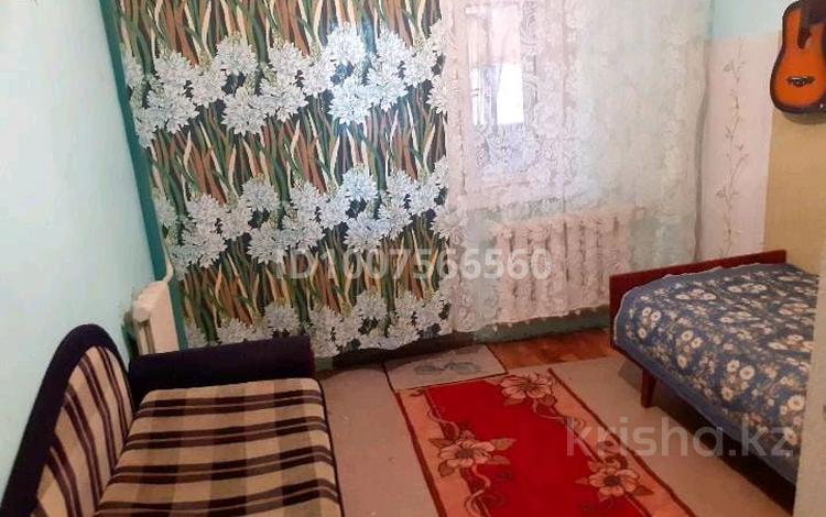 1-комнатная квартира · 60 м² · 3/5 этаж, мкр 4 за 7 000 ₸ в Уральске — фото 2