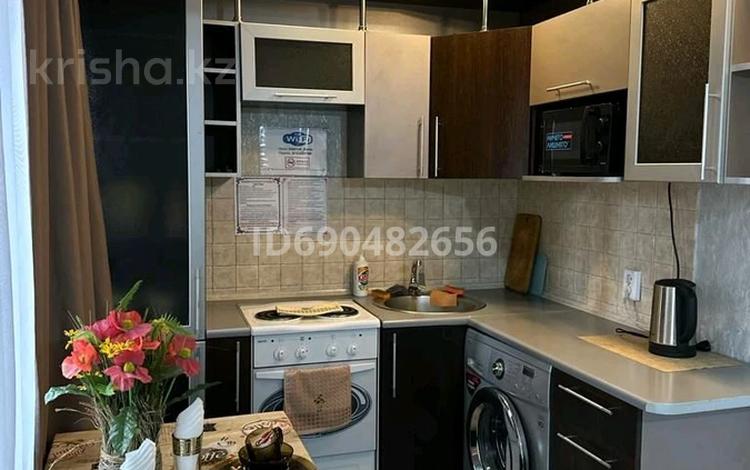 3-комнатная квартира · 65 м² · 2/5 этаж, Назарбаева 11/1 за 23 000 ₸ в Усть-Каменогорске — фото 2