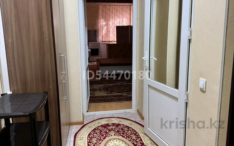 1-бөлмелі пәтер · 35 м² · 1/5 қабат, 12-шағынаудан, бағасы: 130 000 ₸ в Шымкенте, Енбекшинский р-н — фото 226