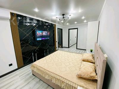 2-комнатная квартира · 60 м² · 2/5 этаж, Абая 64 — Центр район Школьник 7 школа за 250 000 〒 в Уральске, мкр Школьник