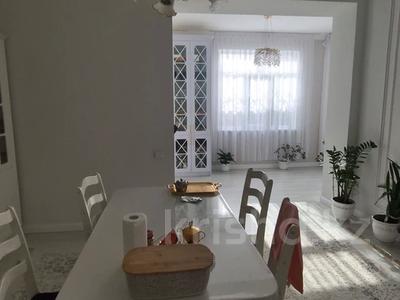 4-бөлмелі пәтер · 135 м² · 1/4 қабат, мкр Баганашыл, Жанар 37а, бағасы: 160 млн ₸ в Алматы, Бостандыкский р-н
