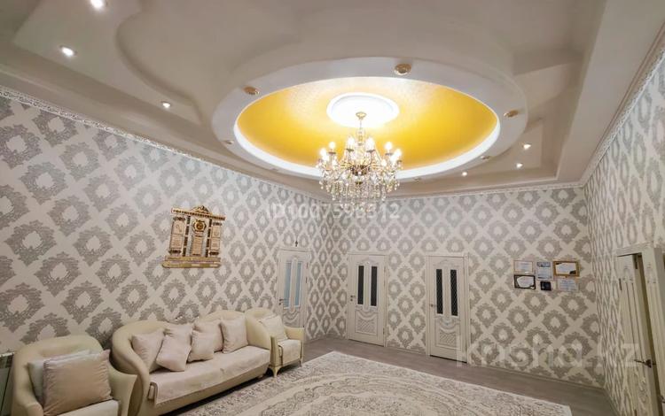 Отдельный дом · 6 комнат · 214.8 м² · 10 сот., Арай-2 13 көше 25 — Жибек жолы сауда орналығына қарама-қарсы за 55 млн 〒 в Жанаозен — фото 2