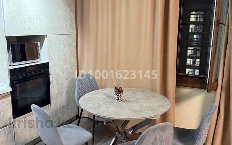2-бөлмелі пәтер · 70 м² · 7/15 қабат, Наурызбай батыра 50 — Жибек Жолы, бағасы: 25 000 ₸ в Алматы, Алмалинский р-н — фото 10