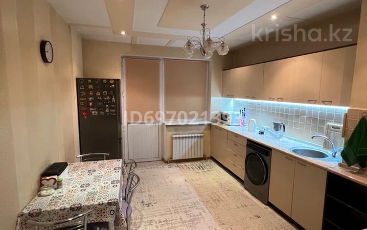 2-бөлмелі пәтер, 90 м², 7/15 қабат ай сайын, мкр Жетысу-3 52, бағасы: 360 000 〒 в Алматы, Ауэзовский р-н — фото 2