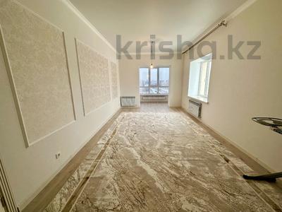 3-комнатная квартира, 102 м², 4/10 этаж, мкр Юго-Восток, Муканова за 47.9 млн 〒 в Караганде, Казыбек би р-н