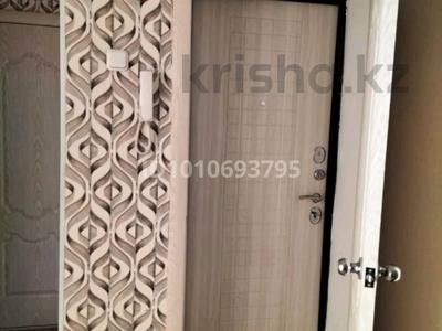 4-комнатная квартира · 80 м² · 1/5 этаж, мкр 4, Каратюбинская 30 за 200 000 〒 в Уральске