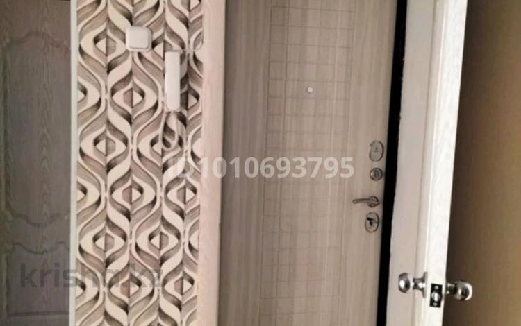 4-комнатная квартира · 80 м² · 1/5 этаж, мкр 4, Каратюбинская 30 за 200 000 〒 в Уральске — фото 2