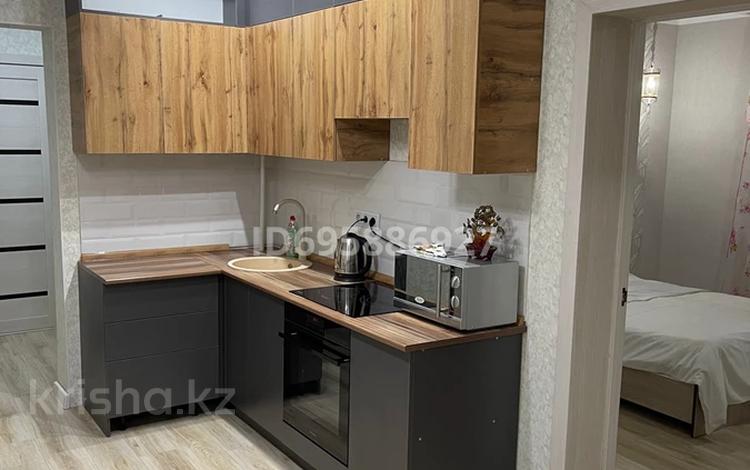2-бөлмелі пәтер · 46 м² · 9/10 қабат, Мкр Аксай, Б. Момышулы, бағасы: 260 000 ₸ в Алматы, Ауэзовский р-н — фото 2