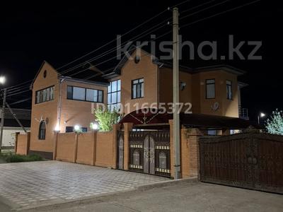 Отдельный дом · 7 комнат · 360 м² · 10 сот., мкр Самал, Ер Қосай ұлы Пыштанай батыра — Угол 18 и 9 улиц за ~ 80 млн ₸ в Атырау