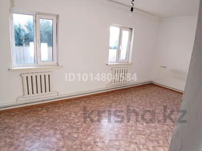 2-бөлмелі пәтер · 100 м², мкр Аксай, Достык участок — Жолдын бойында, бағасы: 80 000 ₸ в Атырау