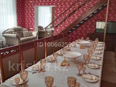 Дом · 4 комнаты · 250 м², Маншук Маметова 138 — Р/н ост Петровского за 70 000 〒 в Уральске