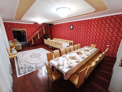 Дом · 4 комнаты · 250 м², Маншук Маметова — Р/н Универмаг за 70 000 〒 в Уральске