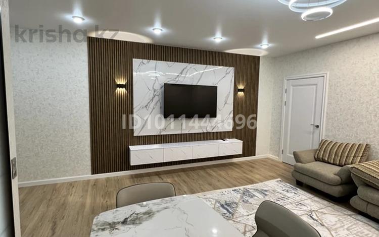 3-комнатная квартира · 83 м² · 8/10 этаж, Базовая 2/6 — Проспект Каныша Сатпаева за 40 000 ₸ в Усть-Каменогорске, Ульбинский — фото 2