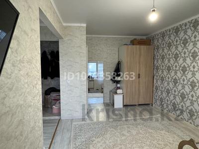 1-комнатная квартира · 30.3 м² · 5/5 этаж, Айтеке би 54 — пересечение Айтеке би Некрасова за 8.5 млн 〒 в Актобе, мкр. Курмыш
