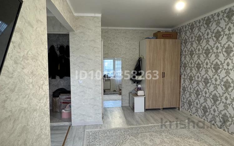 1-комнатная квартира · 30.3 м² · 5/5 этаж, Айтеке би 54 — пересечение Айтеке би Некрасова за 8.5 млн 〒 в Актобе, мкр. Курмыш — фото 2