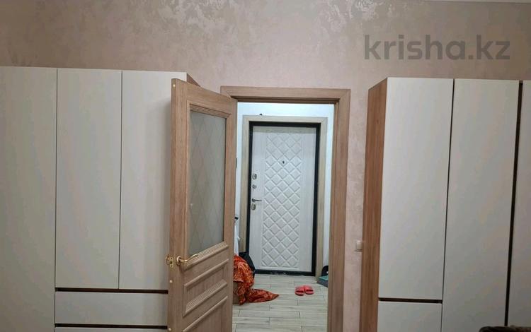 2-комнатная квартира · 59 м² · 6/10 этаж, Микрорайон Байкена Ашимова 21 за 260 000 ₸ в Караганде, Казыбек би р-н — фото 2