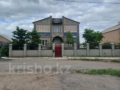 Отдельный дом · 6 комнат · 200 м² · 7 сот., Пришахтинск 62 — Кемеровская за 70 млн ₸ в Караганде, Алихана Бокейханова р-н