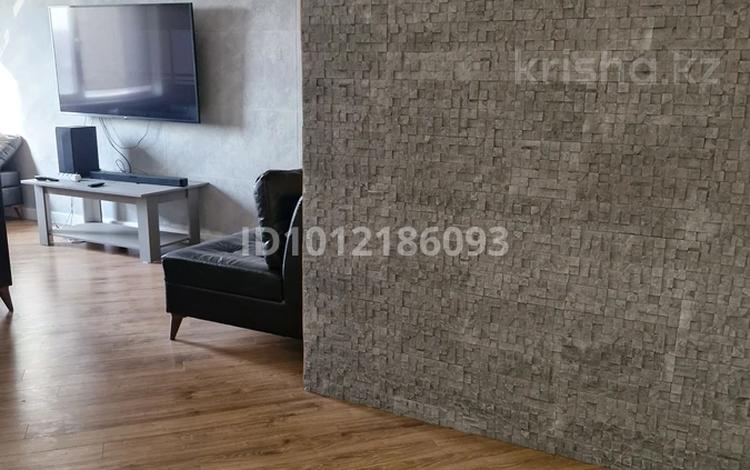 2-комнатная квартира · 70 м² · 10/10 этаж, мкр Шугыла, С.Жунисова 12/1 за 300 000 ₸ в Алматы, Наурызбайский р-н — фото 2
