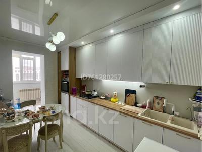 Пәтерлер в Актюбинской обл.: 4-бөлмелі пәтер · 109 м² · 5/5 қабат, мкр. Алтын орда, Тауелсиздик 4, бағасы: 38.5 млн 〒 4-бөлмелі пәтер · 109 м² · 5/5 қабат, мкр. Алтын орда, Тауелсиздик 4, бағасы: 38.5 млн 〒 в Актобе