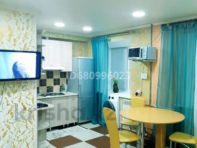 1-комнатная квартира, 34 м², 1 этаж посуточно, Камзина — Р-он Батырмола за 8 000 〒 в Павлодаре