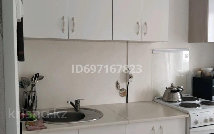 2-бөлмелі пәтер, 45 м², 2/9 қабат сағатына, Рыскулова 1а, бағасы: 2 000 〒 в Семее — фото 2