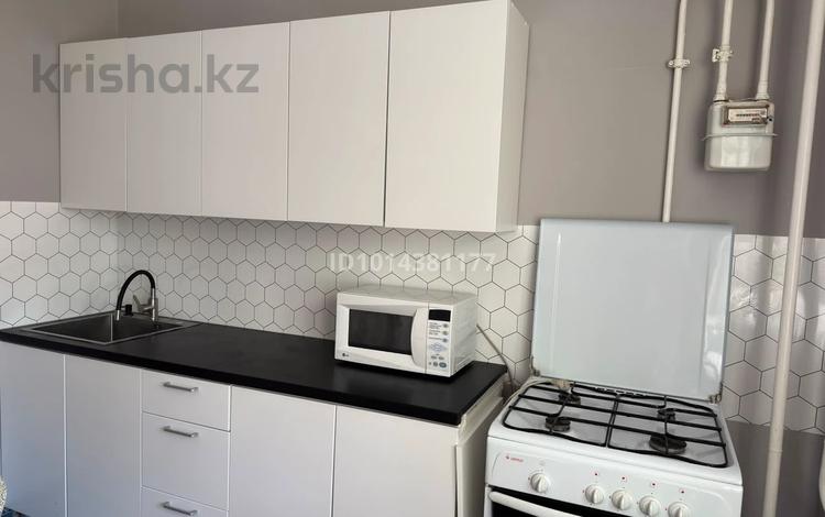 1-комнатная квартира · 42 м² · 2/9 этаж, мкр Жана Орда 6 за 150 000 ₸ в Уральске — фото 2