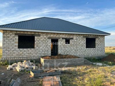 Отдельный дом · 4 комнаты · 182 м² · 10 сот., Жм Шығыс 1012 — Қызылжар Нур Сити Рауанның қасында за 10 млн 〒 в Актобе, жилой массив Рауан