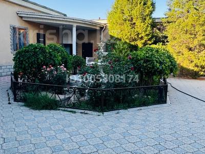 Отдельный дом · 8 комнат · 236 м² · 14.7 сот., Комратова 179 — Угол Ташкентской Комратова за 95 млн 〒 в Таразе