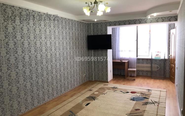 2-комнатная квартира, 57 м², 3/9 этаж помесячно, 14-й мкр 33