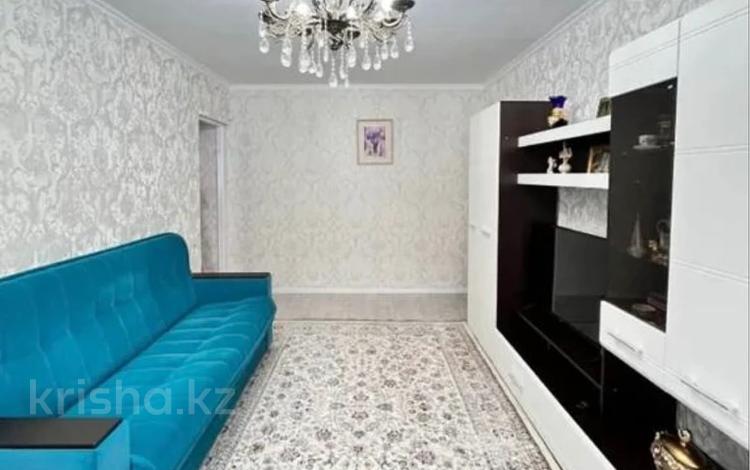 2-комнатная квартира, 44 м², 1/4 этаж, мкр №6 17 — Абая Саина