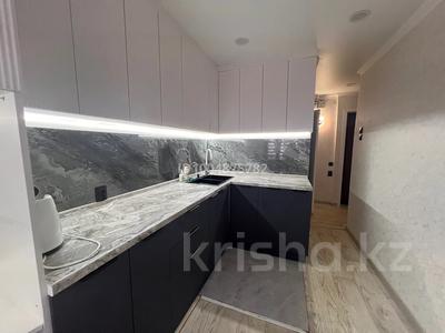 2-комнатная квартира · 45 м² · 2/5 этаж, Жалиля 11 — Дом одежды за 250 000 〒 в Жезказгане