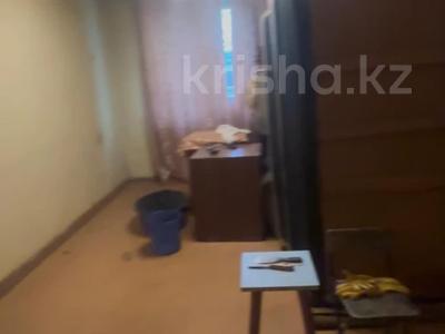 3-бөлмелі пәтер · 57.5 м² · 2/4 қабат, Мкр 1, бағасы: 31.5 млн ₸ в Алматы, Ауэзовский р-н