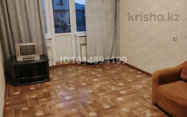 2-комнатная квартира · 46 м² · 5/5 этаж, 342 квартал 15 — Детский сад, школа, магазин Радуга, рынок Мереке за 130 000 ₸ в Семее — фото 2