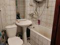 2-комнатная квартира · 46 м² · 5/5 этаж, 342 квартал 15 — Детский сад, школа, магазин Радуга, рынок Мереке за 130 000 ₸ в Семее — фото 7