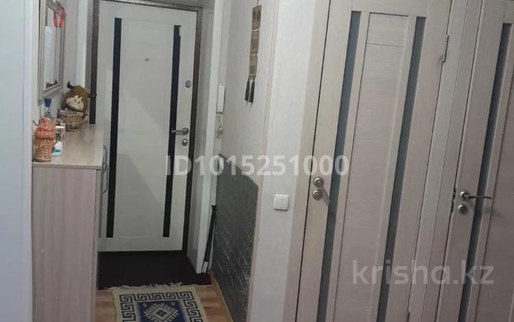 3-бөлмелі пәтер · 64 м² · 3/5 қабат, проспект Абая 15, бағасы: 32 млн ₸ в Усть-Каменогорске, Ульбинский — фото 2