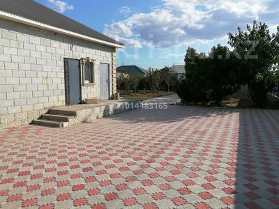 Отдельный дом · 4 комнаты · 160 м² · 10 сот., мкр Кокарна, Пазыл Хансұлтанова 24 за 32 млн ₸ в Атырау