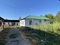 Отдельный дом · 2 комнаты · 90 м² · 25 сот., Достық 1Б — Адрес: село Базаркельды, ул. Достық 1Б. Ориентир: заезжаете в село — сразу первый дом слева после таблички “Базаркельды”. за 15 млн ₸