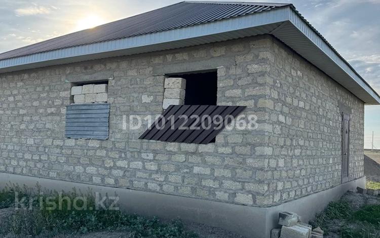 Жеке үй · 3 бөлме · 100 м² · 8 жүзд., 5-й ряд 95, бағасы: 10 млн ₸ в Атырау, мкр Авангард-2 — фото 2