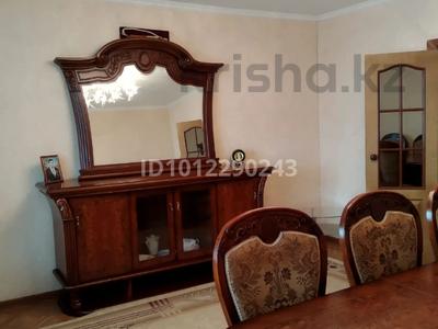 4-комнатная квартира · 96 м² · 2/5 этаж, Майкудук, Мкр Голубые пруды 11 за 250 000 ₸ в Караганде, Алихана Бокейханова р-н