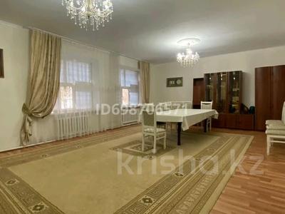 6-комнатная квартира · 195 м² · 2/2 этаж, Жанкожа батыр 82Б 3 за 20 млн ₸ в 