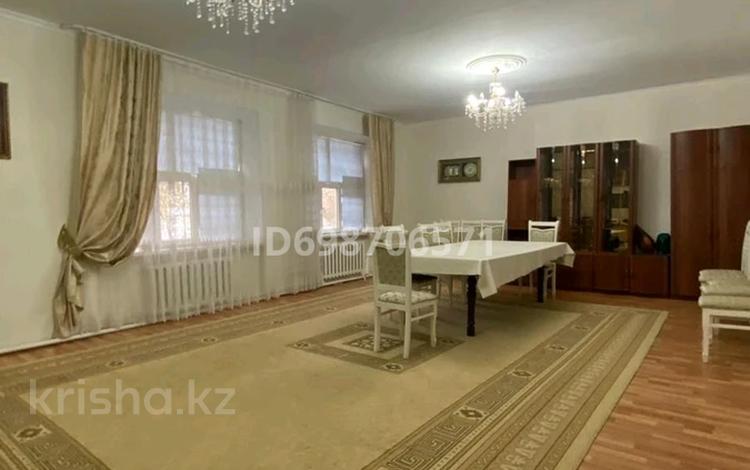 6-комнатная квартира · 195 м² · 2/2 этаж, Жанкожа батыр 82Б 3 за 20 млн 〒 в  — фото 2