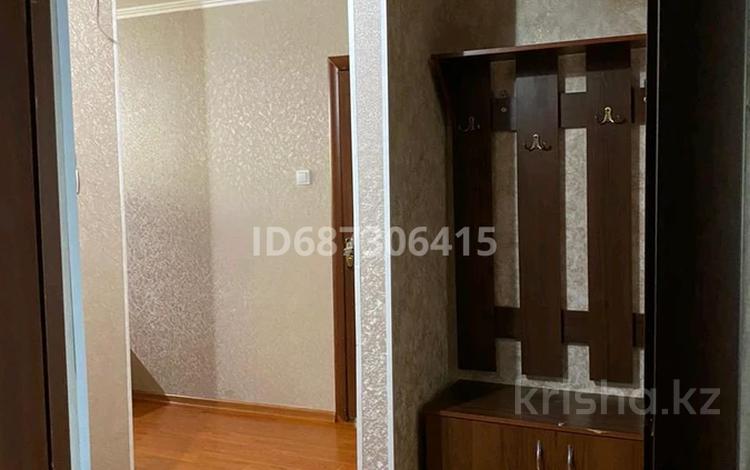 3-комнатная квартира, 72 м², 2/5 этаж помесячно, 1 мкр 15 — Клинка Талгат. за 120 000 〒 в Туркестане — фото 2