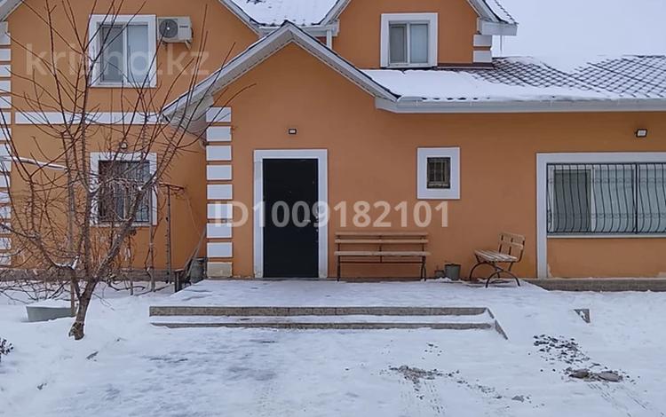 Отдельный дом · 5 комнат · 240 м² · 8 сот., Канцева 6 — Между 13 школой и магазин Ярмарка за 900 000 〒 в Атырау, мкр Ак депо — фото 2