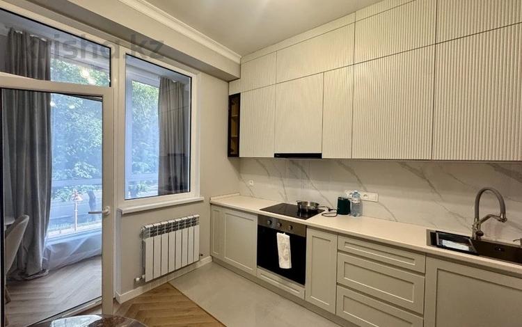 1-комнатная квартира · 50 м² · 2/9 этаж, Шевченко 109 — Ади Шарипова за 350 000 ₸ в Алматы, Алмалинский р-н — фото 2
