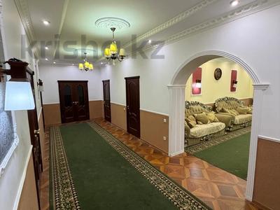 Жеке үй · 9 бөлме · 450 м², мкр Ракуша, Мухит Сакпарова 40, бағасы: 700 000 ₸ в Атырау