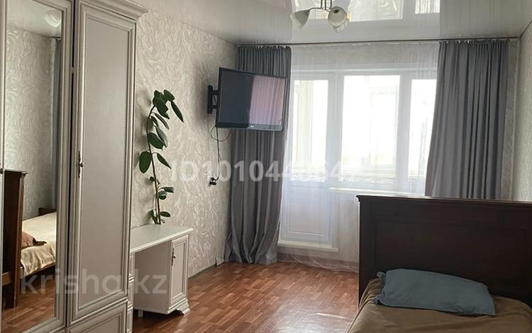 4-бөлмелі пәтер · 85 м² · 3/6 қабат, Октябрьская 10, бағасы: 11.5 млн ₸ в Аксу — фото 2