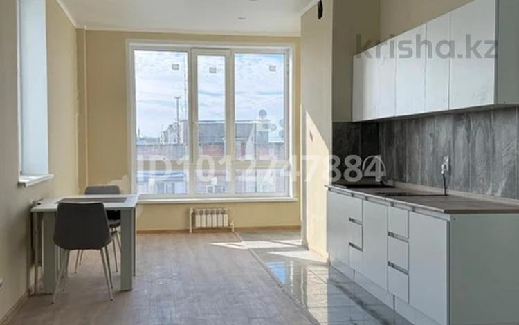 1-бөлмелі пәтер · 63.3 м² · 9/9 қабат, мкр Омега, Есенжанова 3/2, бағасы: 22 млн ₸ в Уральске — фото 2