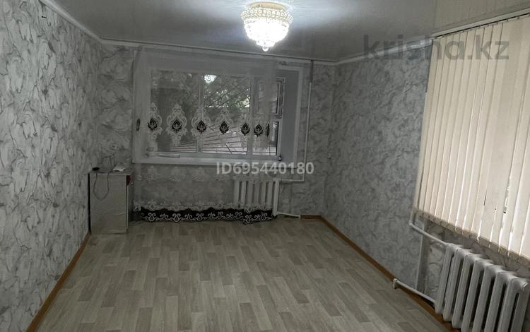 2-комнатная квартира, 42 м², 1/5 этаж помесячно, Абая