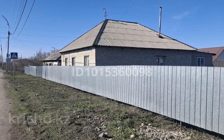 Отдельный дом · 3 комнаты · 100 м² · 18 сот., Аязбаева — Магазин Ахмер за 50 млн ₸ в Усть-Каменогорске, Ахмирово — фото 2