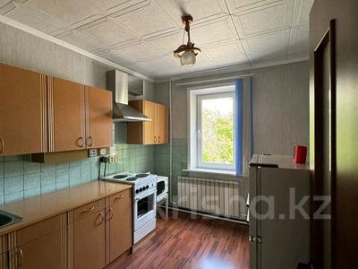 3-комнатная квартира · 63 м² · 3/10 этаж, мкр Юго-Восток, мкр Степной 2 6/2 за 22.8 млн 〒 в Караганде, Казыбек би р-н